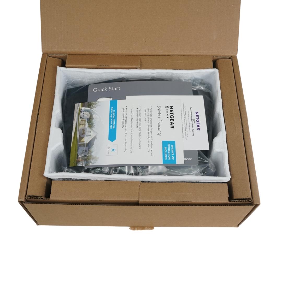 NETGEAR Nighthawk RAXE500 Router WiFi 6E Tri-Band AXE11000 - Velocità 10.8 Gbps, Porta 2.5G, Copertura 3500 M², 60 Dispositivi